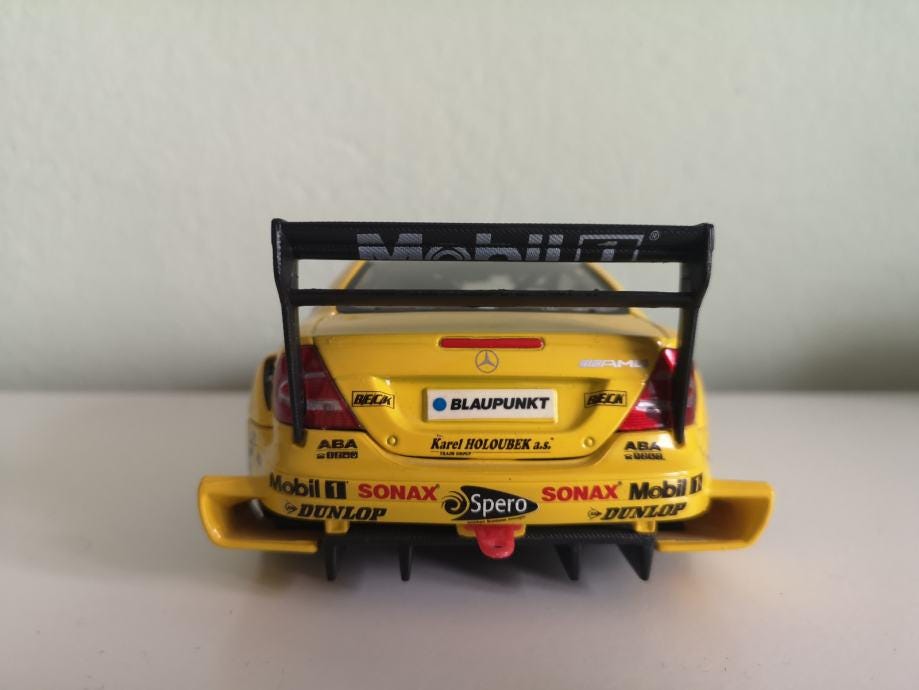 Maisto Mercedes-benz CLK-DTM (2004) Diecast Model Car - Scale 1/18