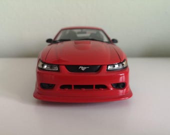 Maisto Ford Mustang SVT Cobra R (2000) Diecast Model Car - Scale 1