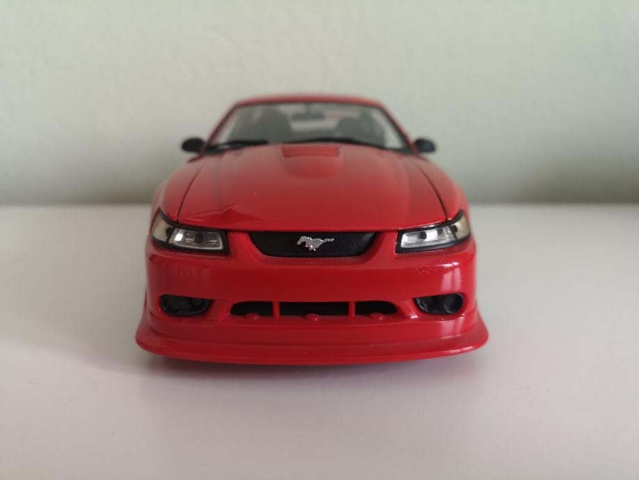 Maisto Ford Mustang SVT Cobra R (2000) Diecast Model Car - Scale 1