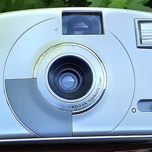 Kodak KB32 35mm Analog Camera (2001) - 30mm f/8 Aspheric Lens - Good Condition - Functional - Vintage