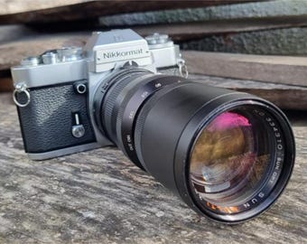 Nikkormat EL (1975) - Analoge Vintage Kamera - 35 mm Film - Mit Sun Multi-Zoom 70-210 mm f/4 Objektiv - Getestet & Funktioniert - Made in Japan