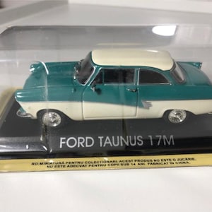 Ford Taunus 17 M Classic Diecast Model Car - Escala 1/43 - Azul/Branco - Metal Fundido - Modelo de Colecionador - Caixa Original - Vintage
