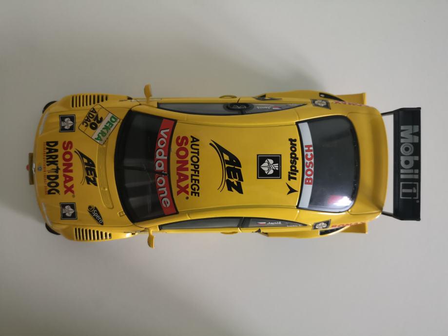 Maisto Mercedes-benz CLK-DTM (2004) Diecast Model Car - Scale 1/18