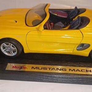 Maisto Ford Mustang Mach III Spider (1990) Diecast Model Car - Scale 1/18 - Yellow - Diecast Metal Collectors Model - Original Box - Vintage