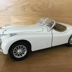 Ertl Jaguar XK120 (1948) Diecast Model Car - Scale 1/18 - White - Diecast Metal Collectors Model - No Box - Vintage