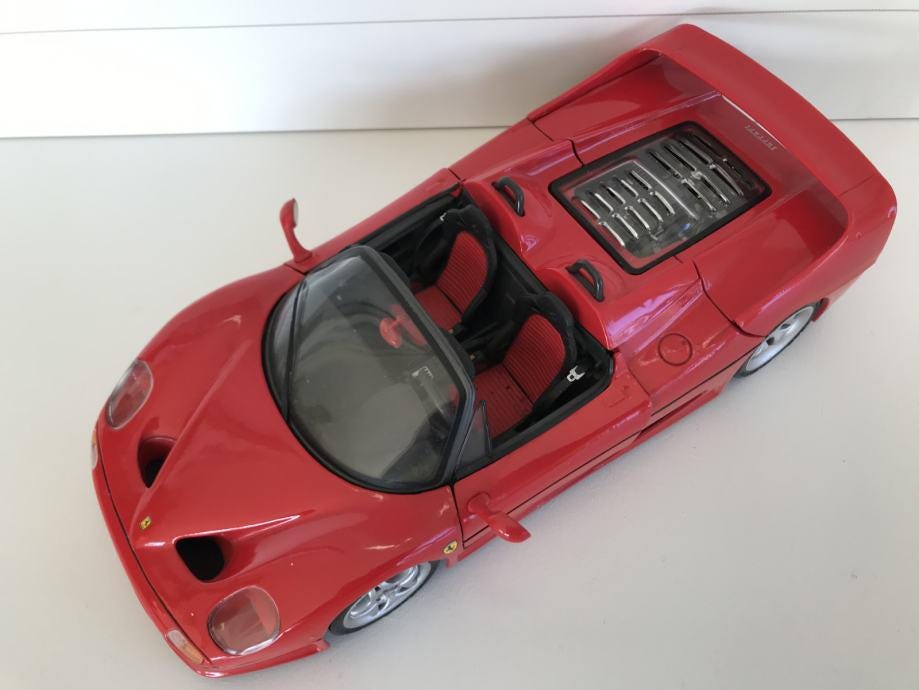 Bburago Ferrari F50 (1999) ダイキャストモデルカー - スケール 1/18