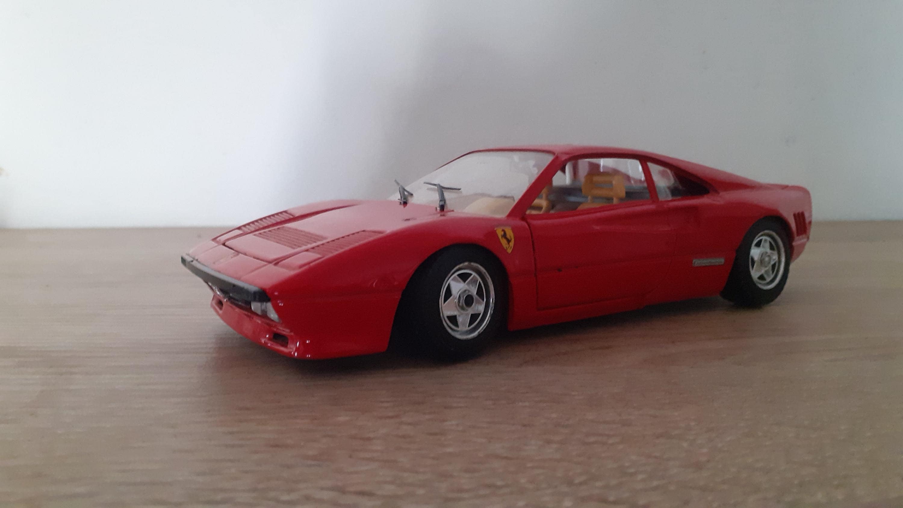 Bburago 1984 Ferrari 288 GTO Diecast Model Car - Scale 1/24 - Red