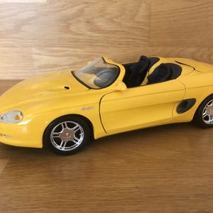 Maisto Ford Mustang Mach III Spider (1992) Diecast Model Car - Scale 1/18 - Yellow - Diecast Metal Collectors Model - No Box - Vintage