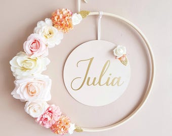 Couronne de fleur personnalisée avec prénom, suspension murale chambre enfant pour cadeau naissance, future maman