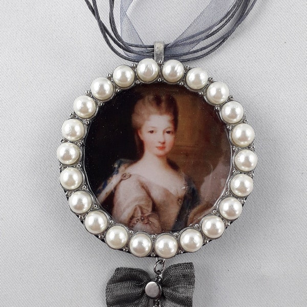 Collier baroque Jeune femme sous Louis XIV