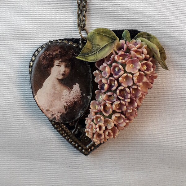 Collier femme coeur La petite fille au lilas