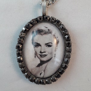 Retro Marilyn necklace