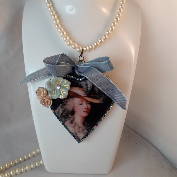 Collier baroque et romantique Mme Du Barry, collier shabby chic en bleu