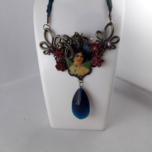 Shabby chic women&#39;s necklace in green and blue