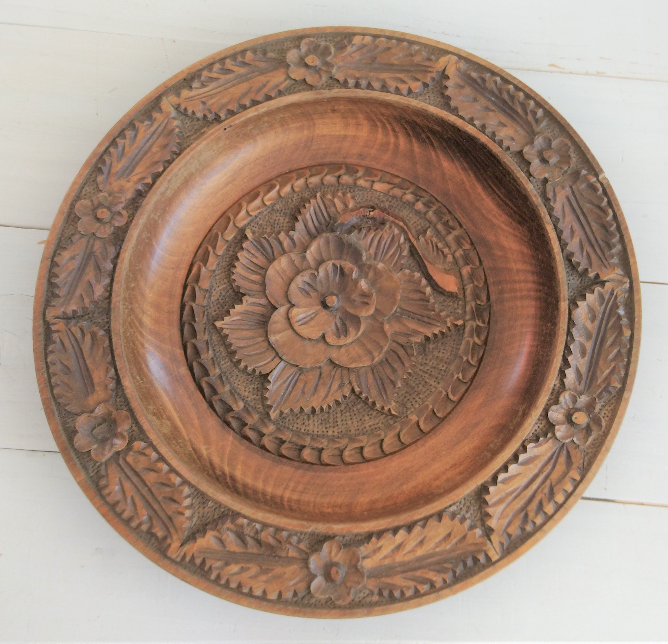 Vintage Wooden Plate / Hand carved Plate / Folk Art Vintage / Etsy