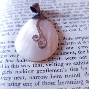 Vintage Mother of Pearl Sterling silver pendant/ Vintage Mother of Pearl/Vintage Pendant