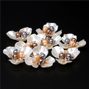 10Pcs Natural Mother of Pearl Shell Flower,White Sea Shell Flower Charm,35x40mm Pearl Shell Pendant for Jewelry Making Necklace Decoration