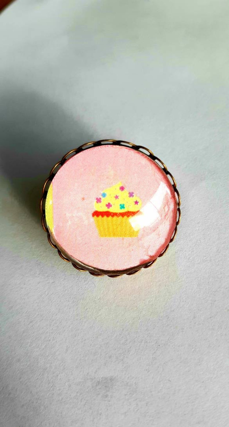 Cupcake pin button brooch