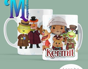 Conto de Natal - Caneca de cerâmica personalizada inspirada na Disney de 11 onças | Natal de 2023 | Muppets Kermit Miss Piggie Gonzo Rizzo Scrooge Bean