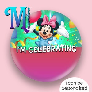 Minnie - Ich feiere - Individuell/Personalisierter Disney Inspirierter Button/Abzeichen/Pin 75 mm
