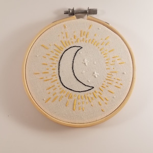 De | van de Zon van de ster en van de Hoepel van de Maan Handgemaakt borduurwerk | Hemelse Natuur Muur Hangende Kunst