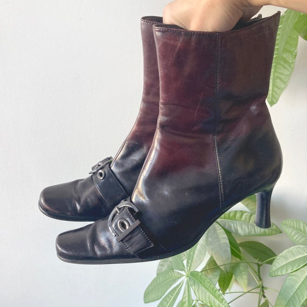 Vintage 80s 90s Y2K Women's Autumn Red Black Leather Zip Up Buckled Kitten Heel Boots Goth Cyber Witchy Whimsigoth Style Size EU39 UK5.5