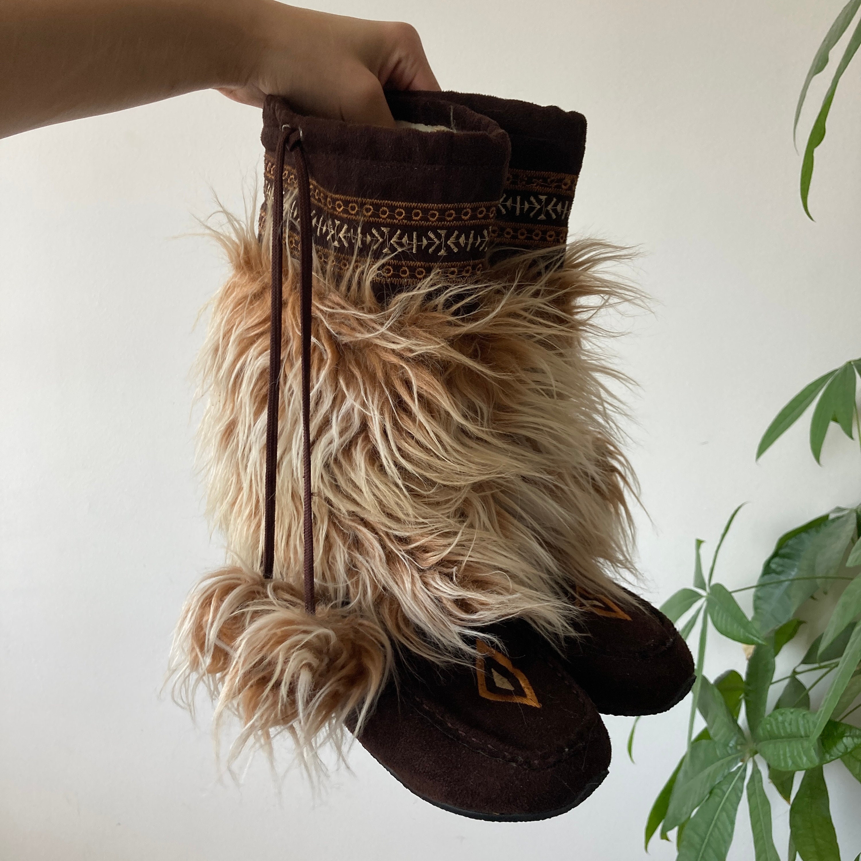 Faux fur yeti boots deals