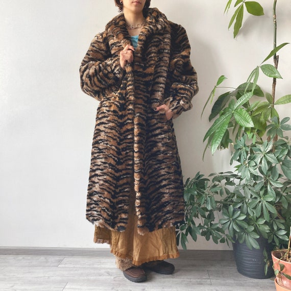 Vintage 80's 90's Tiger Print Brown Faux Fur Clas… - image 1