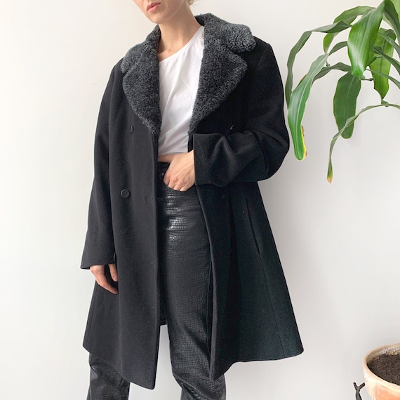 Vintage Black Wool Coat Faux Fur Collar Oversized