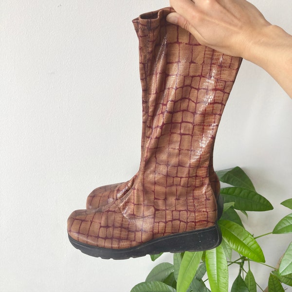 Vintage 70's 00's Y2K Women's Autumn Winter Brown Camel Futuristic Snake Skin Pattern Fitted Pull On Long Calf Boots Size EU40 UK6.5/7