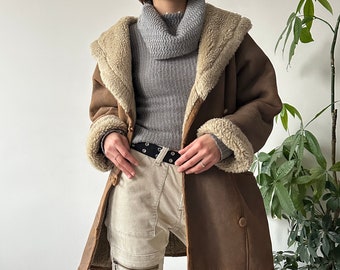 Vintage Y2K 00's 2000's Classic Unisex Oversized Light Brown Faux Sheepskin Faux Fur Button Up Shearling Coat Jacket | Size XL Vintage Y2K 00's 2000's Classic Unisex Oversized Light Brown Faux Sheepskin Faux Fur Button Up Shearling Coat Jacket | Size XL