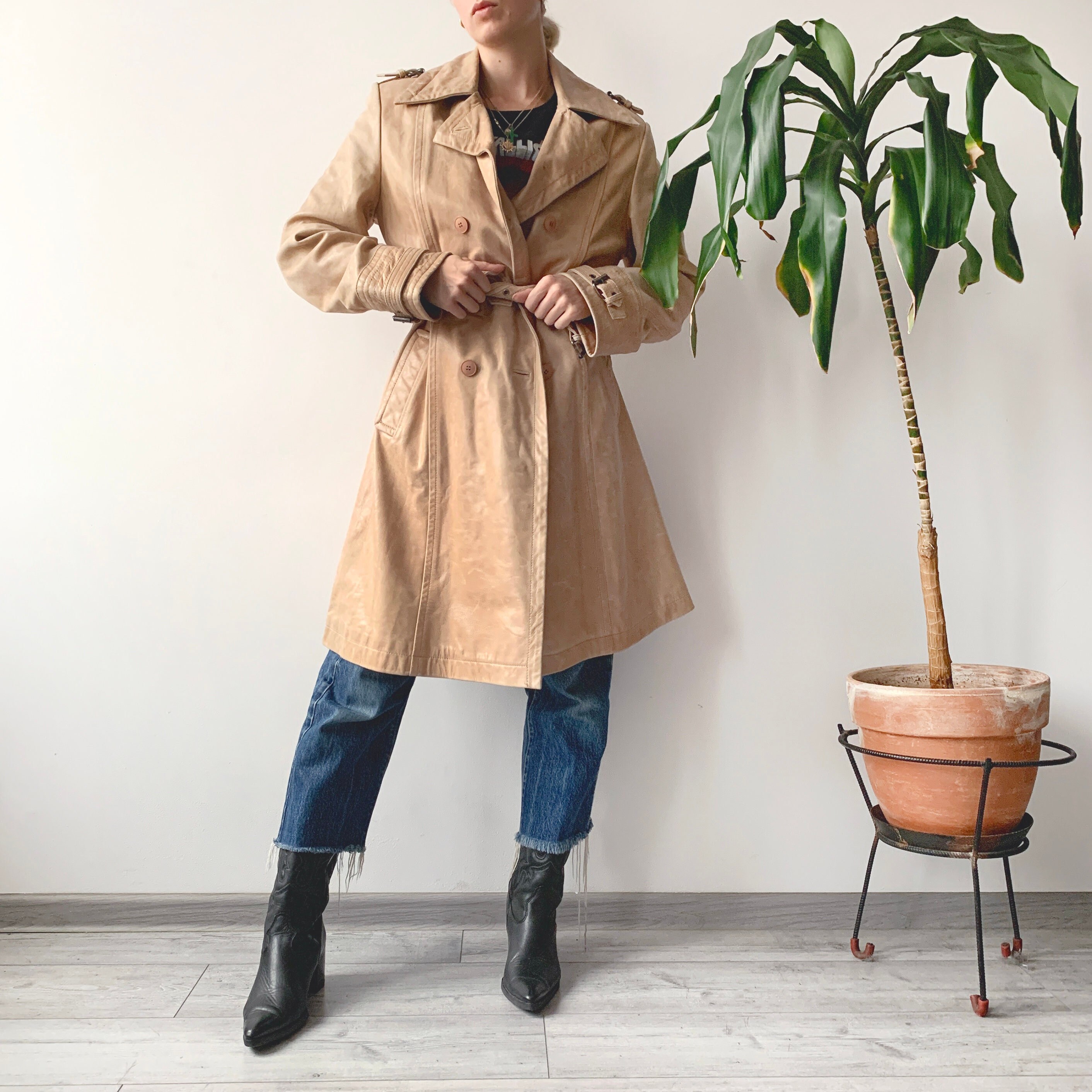 Vintage Oversized Women's Beige Ecru Leather Trench Coat Vintage Oversized Women's Beige Ecru Leather Trench Coat