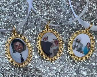 Memory remembrance bouquet charm/gold locket/brooch personalised with any photo. Oval shape keepsake with ribbon. Wedding flower Bride Ideas