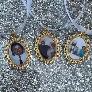 Memory Erinnerung Bouquet Charm/Gold Medaillon/Brosche mit jedem Foto personalisiert. Ovale Form Andenken mit Band. Hochzeit Blume Braut-Ideen