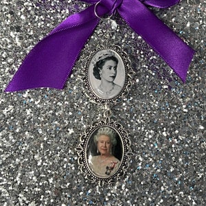 Queen Elizabeth 2 Oval Royal Order Oval Charm/Princess Kate/Diana/Camilla/Memory/Memorial/Royal Family/Remembrance/HRH/Duchess/Jubilee/RIP