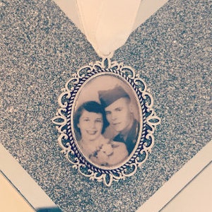 Memory bouquet locket,brooch personalised wedding photo charm.Oval shape keepsake with ribbon.Wedding flower Bride gift for her him groom