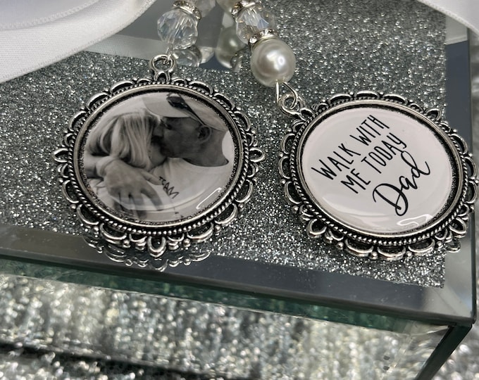 Walk with me today dad loving memory charm locket brooch.Personalised with any photo.Ideal for wedding,bride.memorial bouquet charm