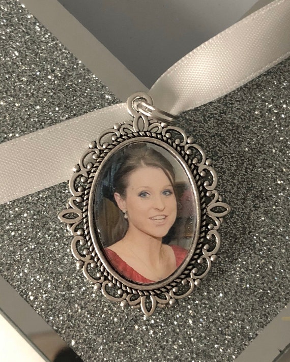Memory remembrance bouquet charm, locket, brooch personalised with any photo. Oval shape keepsake with ribbon. Wedding flower Bride Ideas