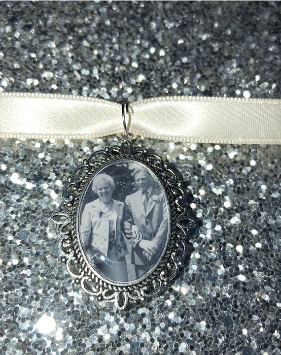 Memory remembrance bouquet charm, locket, brooch personalised with any photo. Oval shape keepsake with ribbon. Wedding flower Bride Ideas