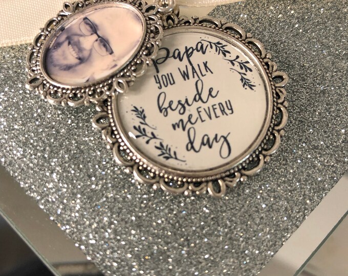 Memory memorial remembrance wedding bouquet charm/heaven/bridal/loved one/mum/mom/dad/you walk beside me every day/plus photo oval charm