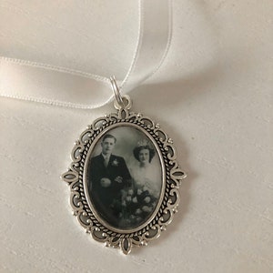 Memory remembrance bouquet charm, locket, brooch personalised with any photo. Oval shape keepsake with ribbon. Wedding flower Bride Ideas