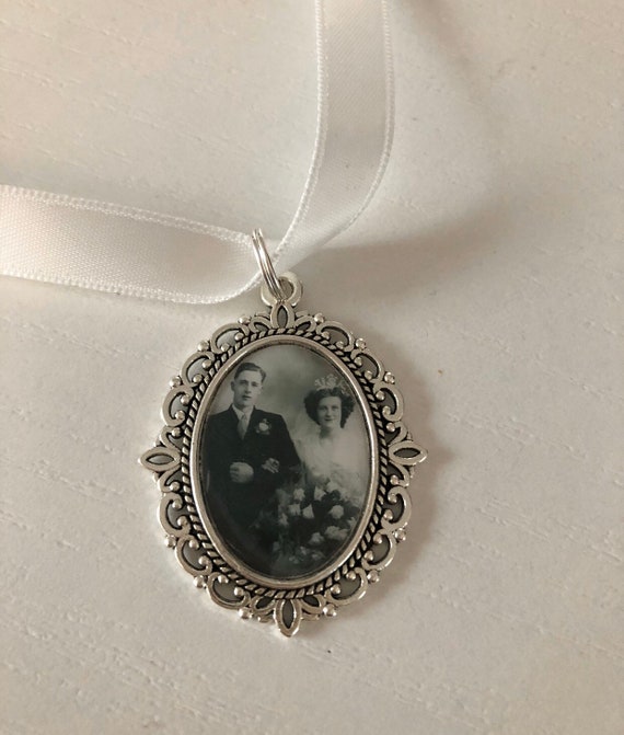 Memory remembrance bouquet charm, locket, brooch personalised with any photo. Oval shape keepsake with ribbon. Wedding flower Bride Ideas