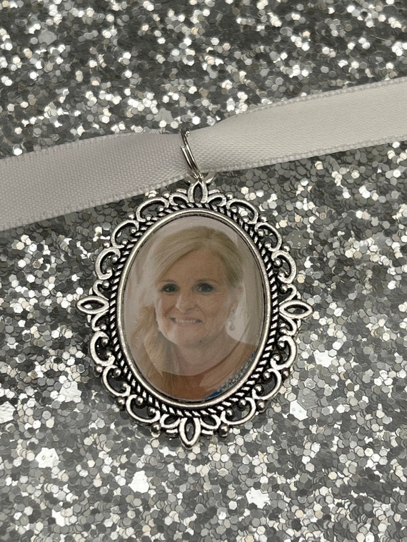 Memory remembrance bouquet charm, locket, brooch personalised with any photo. Oval shape keepsake with ribbon. Wedding flower Bride Ideas