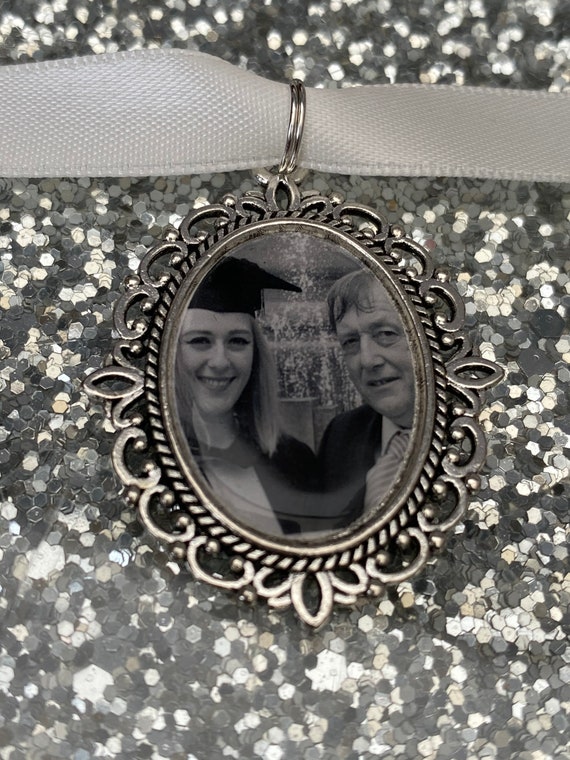 Memory bouquet locket,brooch personalised wedding photo charm.Oval shape keepsake with ribbon.Wedding flower Bride gift for her him groom