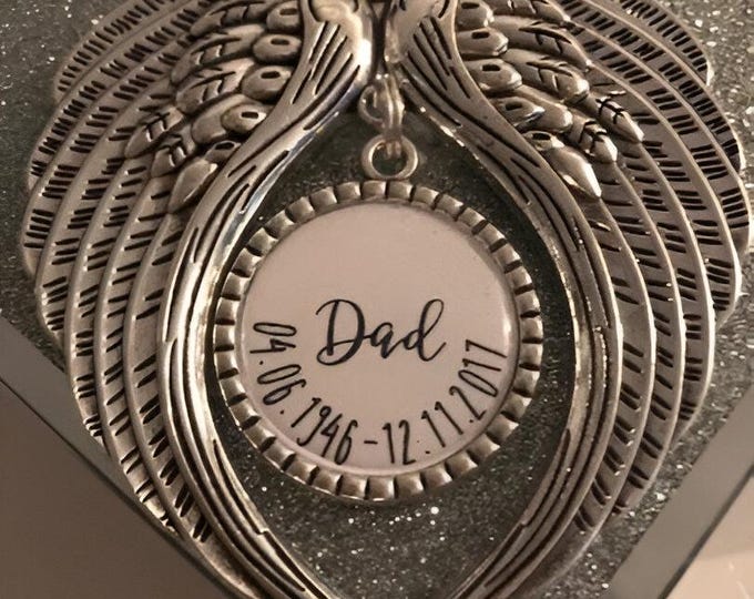 Custom Dad Mum Mom family in memory Memorial Christmas xmas Tree Ornament bauble decoration Personalised. Silver Angel Wings Heaven.Any name