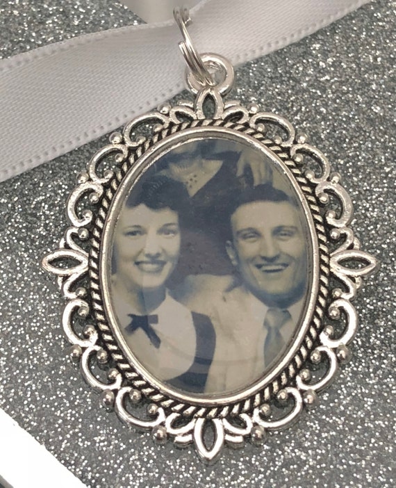 Memory remembrance bouquet charm, locket, brooch personalised with any photo. Oval shape keepsake with ribbon. Wedding flower Bride Ideas