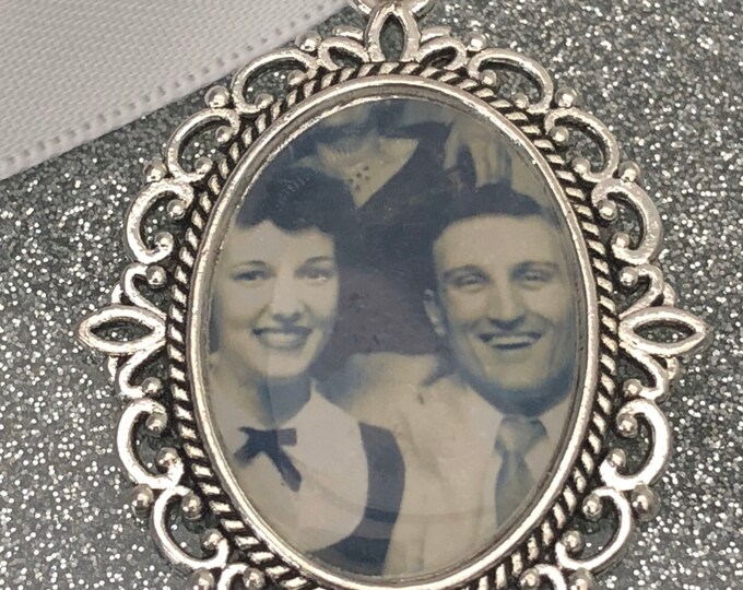 Memory remembrance bouquet charm, locket, brooch personalised with any photo. Oval shape keepsake with ribbon. Wedding flower Bride Ideas