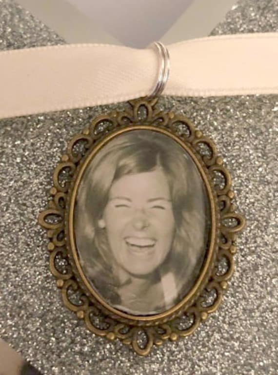 Memory remembrance bouquet charm, locket, brooch personalised with any photo. Bronze Oval shape keepsake with ribbon. Wedding flower Bride