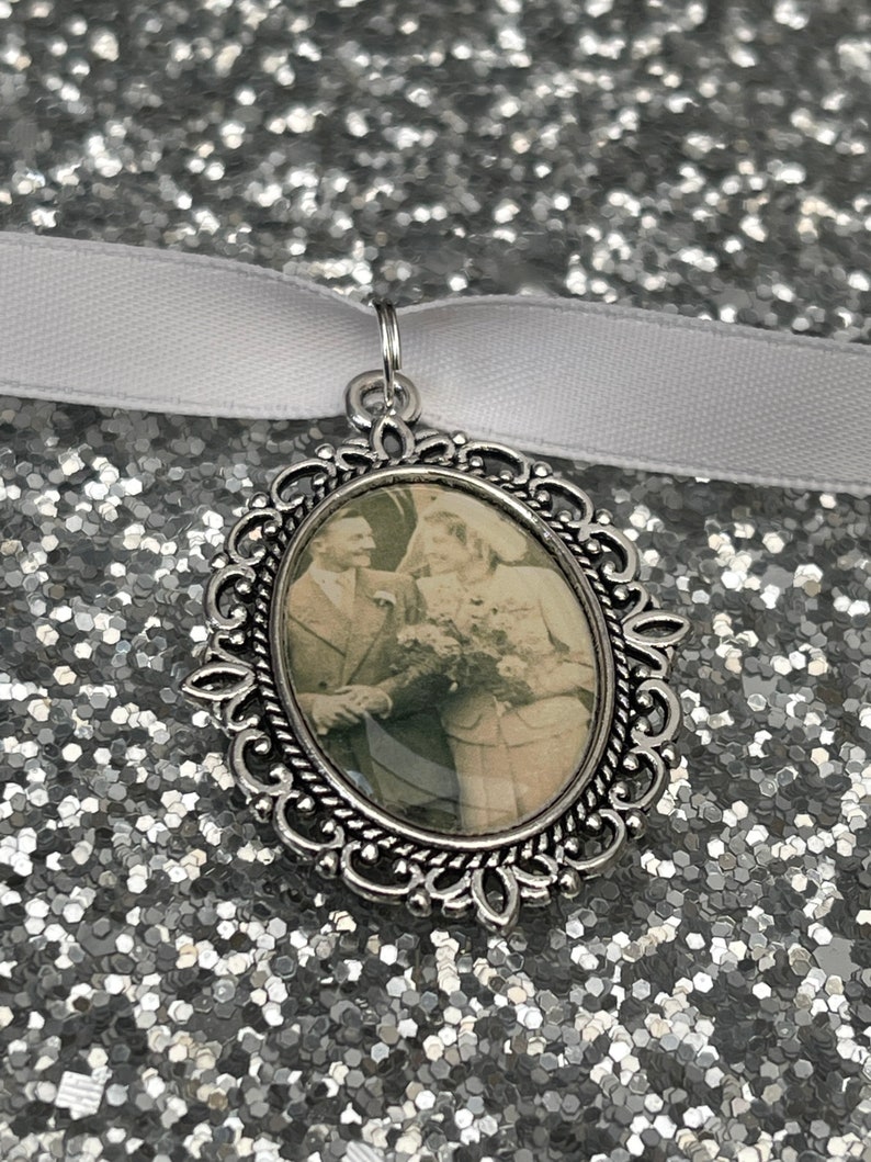 Memory remembrance bouquet charm, locket, brooch personalised with any photo. Oval shape keepsake with ribbon. Wedding flower Bride Ideas image 5