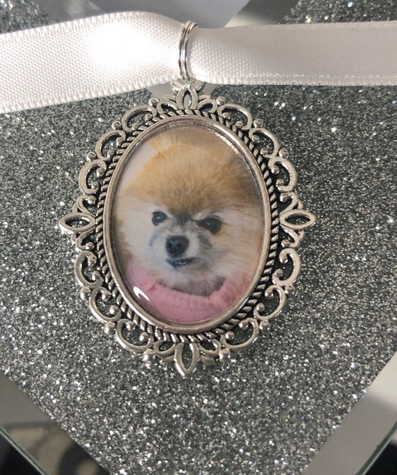 Memory remembrance bouquet charm, locket, brooch personalised with any photo. Oval shape keepsake with ribbon. Wedding flower Bride Ideas